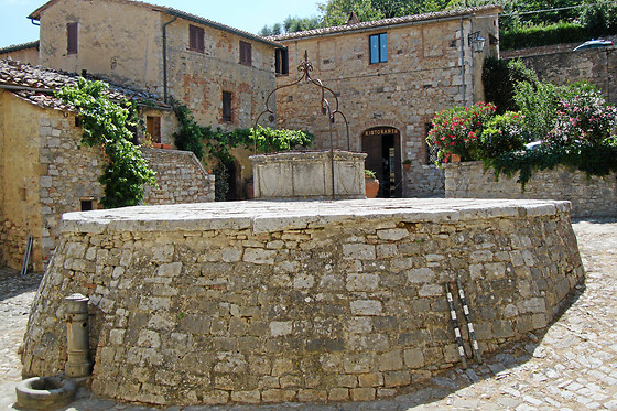 Cisterna nel Borgo - photo 1