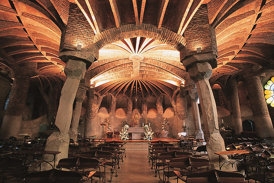 COLONIA GUELL Y CRIPTA GAUDÍ - photo 2