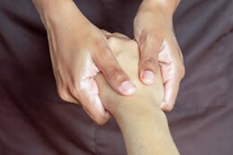 Les mains d'Emma